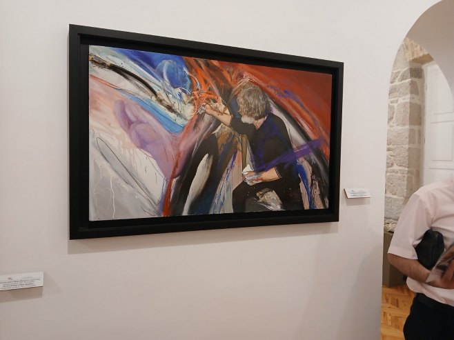 Izložba slika i skulptura "Pogled unazad, korak unapred" Izložba slika i skulptura "Pogled unazad, korak unapred"