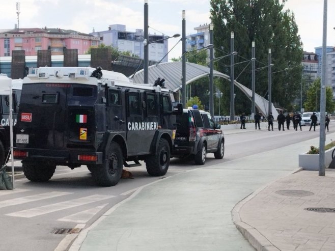 Припадници КФОР-а на мосту у Косовској Митровици (Фото: Танјуг/СТР) Припадници КФОР-а на мосту у Косовској Митровици (Фото: Танјуг/СТР) -