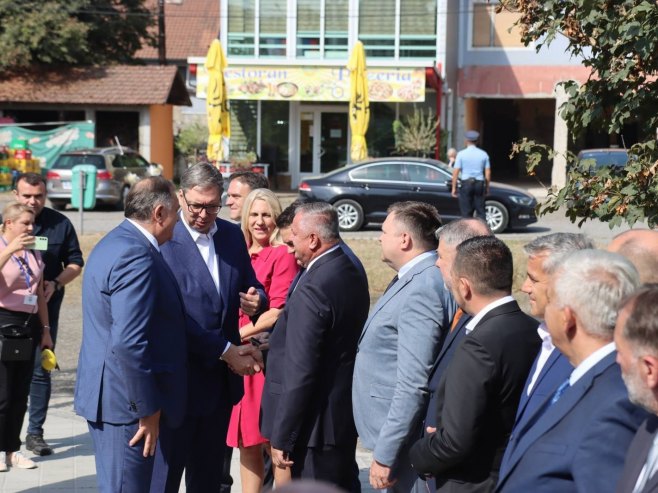 Додик и Вучић у Станарима Додик и Вучић у Станарима - Фото: predsjednikrs.rs/Borislav Zdrinja
