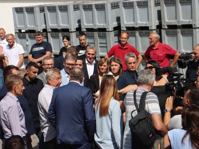 Додик и Вучић обишли дестилерију код Бајине Баште Додик и Вучић обишли дестилерију код Бајине Баште - Фото: predsjednikrs.rs/Borislav Zdrinja