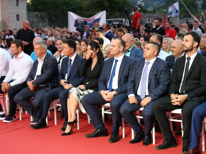 Ustupljena fotografija Ustupljena fotografija