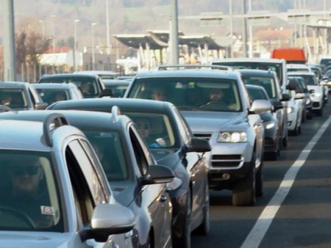 Појачан саобраћај на више прелаза на излазу из БиХ