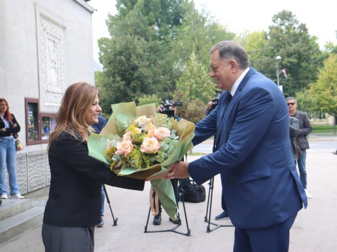 Милорад Додик у Народном позоришту Милорад Додик у Народном позоришту - Фото: predsjednikrs.rs/Borislav Zdrinja