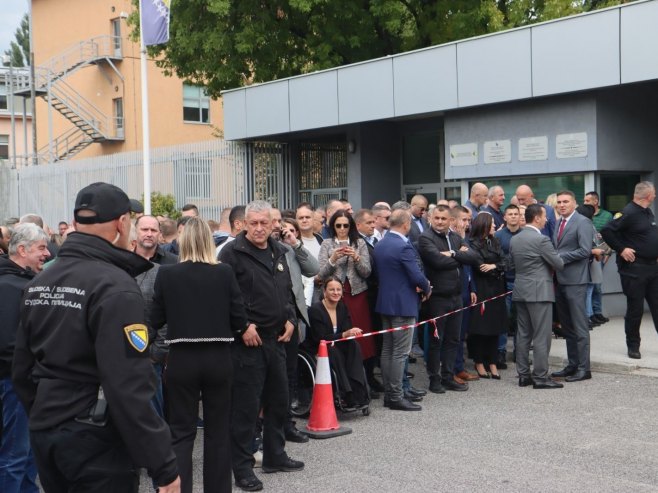 Подршка пред Судом БиХ Подршка пред Судом БиХ - Фото: predsjednikrs.rs/Borislav Zdrinja