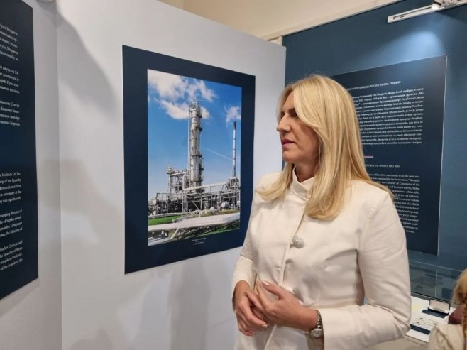 Жељка Цвијановић на изложби "Предсједник" (Фото: instagram.com/zeljka.cvijanovic/) Жељка Цвијановић на изложби "Предсједник" (Фото: instagram.com/zeljka.cvijanovic/) -