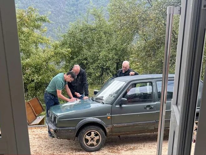 Неправилности на гласачком мјесту (фото: atvbl.rs/) Неправилности на гласачком мјесту (фото: atvbl.rs/) -