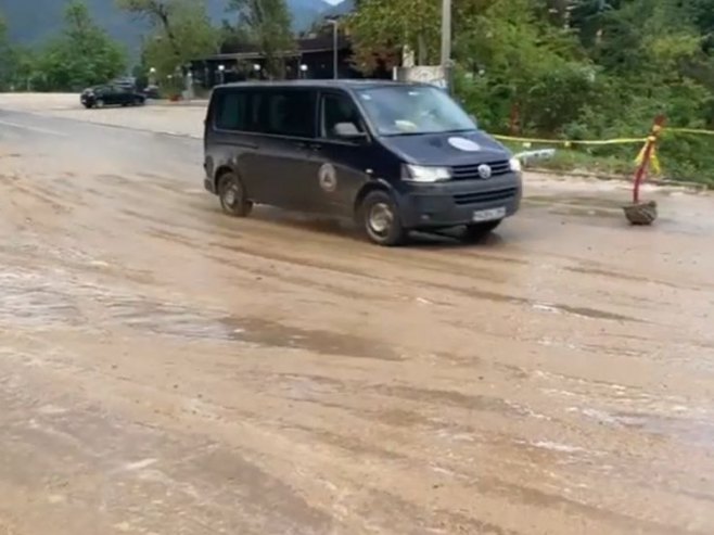 Клизиште на М-17. А. (фото: avaz.ba) Клизиште на М-17. А. (фото: avaz.ba) -