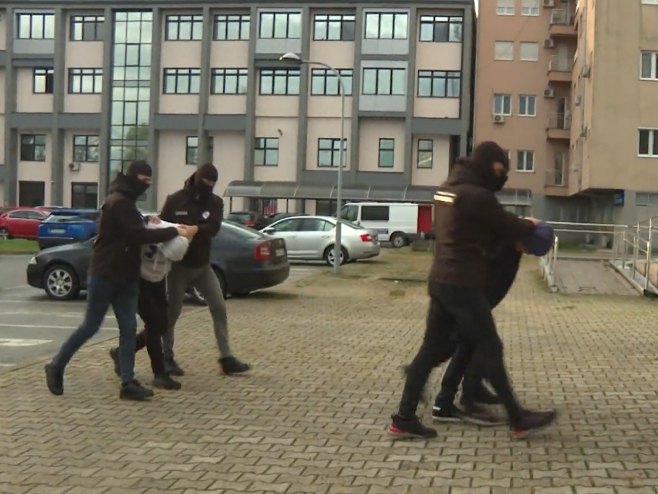 Спровођење ухапшених у акцији "Ескадрон" Спровођење ухапшених у акцији "Ескадрон" - Фото: РТРС