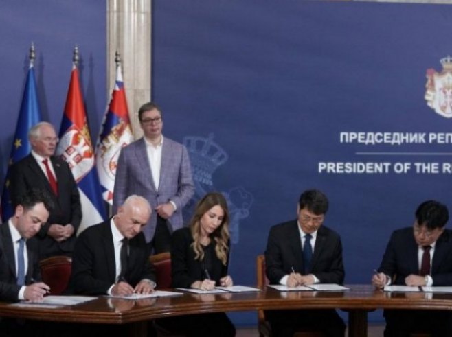 Потписан уговор за Изградњу соларних електрана у Србији (фото: TANJUG/ STRAHINJA AĆIMOVIĆ) Потписан уговор за Изградњу соларних електрана у Србији (фото: TANJUG/ STRAHINJA AĆIMOVIĆ) -