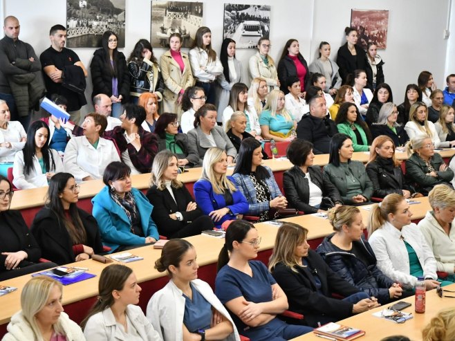 Медицинари болнице "Србија" у Источном Сарајеву (фото: facebook.com/bolnica.srbija.istocno.sarajevo/) Медицинари болнице "Србија" у Источном Сарајеву (фото: facebook.com/bolnica.srbija.istocno.sarajevo/) -