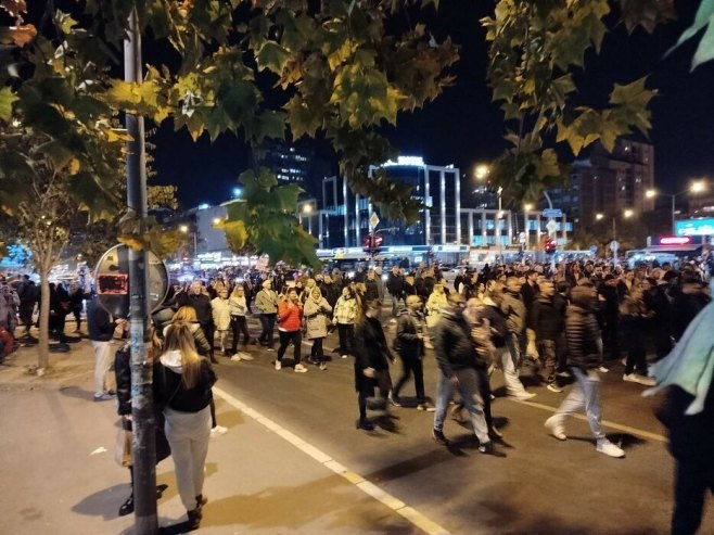 Протести у Новом Саду (фото: РТВ - Иван Јолић) Протести у Новом Саду (фото: РТВ - Иван Јолић) -