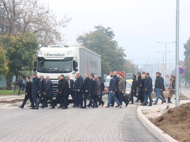 Dodik i Višković na gradilištu kružnog toka kod Kampusa  (Foto: predsjednikrs.rs/Borislav Zdrinja )