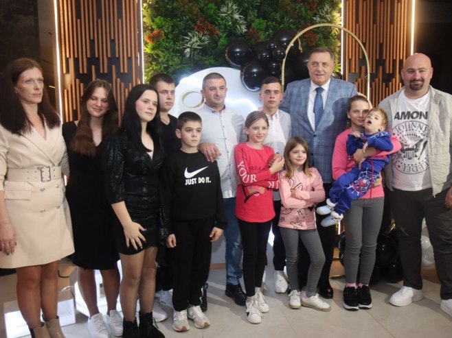 Милорад Додик на рођендану Милорад Додик на рођендану - Фото: predsjednikrs.rs/Borislav Zdrinja