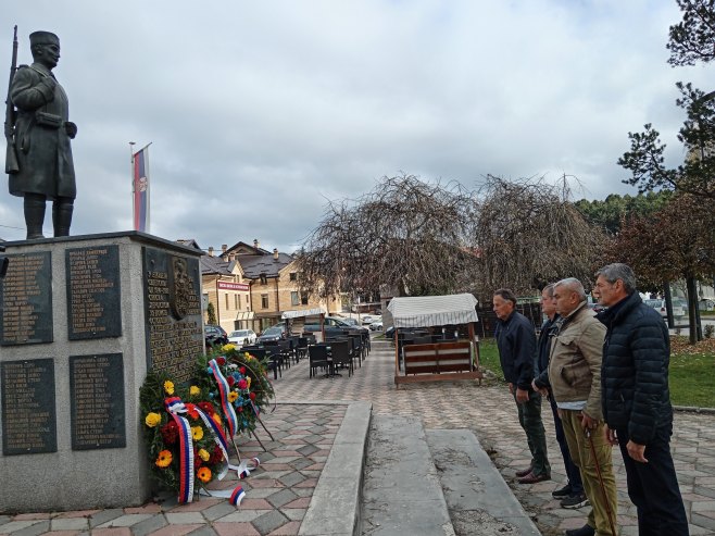 Полагање вијенаца Полагање вијенаца - Фото: СРНА