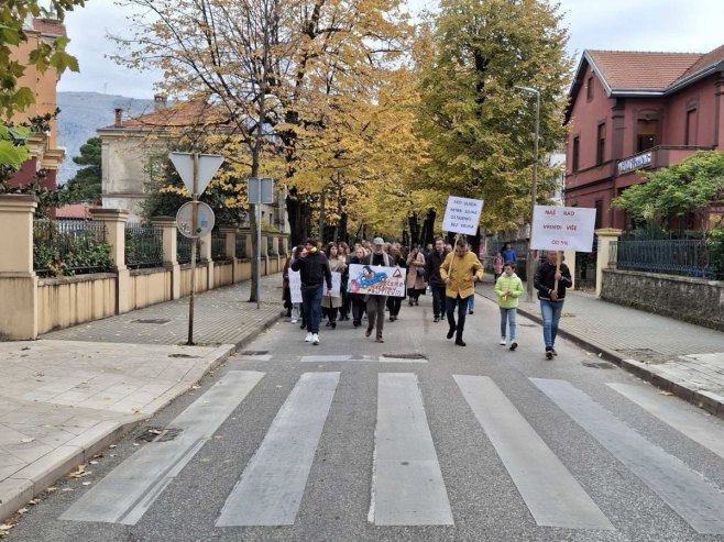 Мостар - генерални штрајк просвјетих радника Мостар - генерални штрајк просвјетих радника - Фото: СРНА