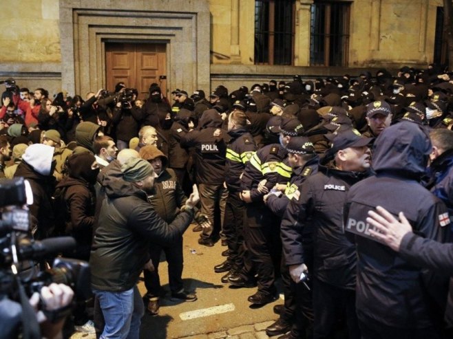 Грузија-протести (Фото: EPA-EFE/DAVID MDZINARISHVILI, илустрација) - 