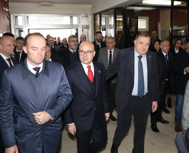 Вучевић у Невесињу (Фото: Танјуг/Влада Србије, Слободан Миљевић) - 