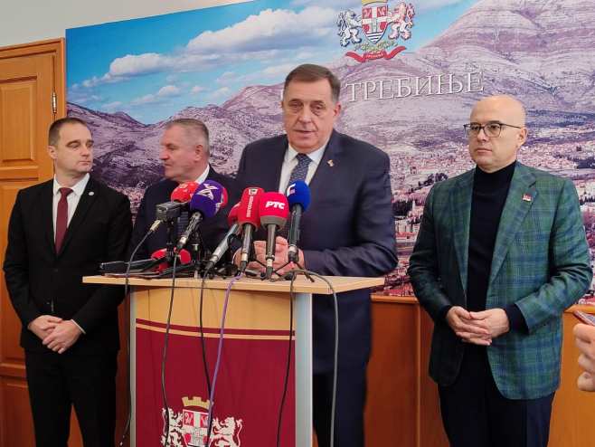 Делегација Српске и Србије у Требињу - Фото: РТРС