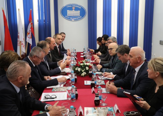 Састанак у Требињу (фото: TANJUG/ VLADA REPUBLIKE SRBIJE/ SLOBODAN MILJEVIĆ/ nr) - 