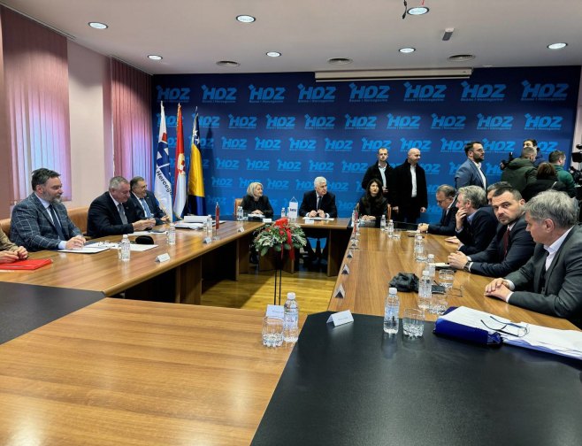 Састанак партнера у власти на нивоу БиХ у Мостару Састанак партнера у власти на нивоу БиХ у Мостару - Фото: СРНА