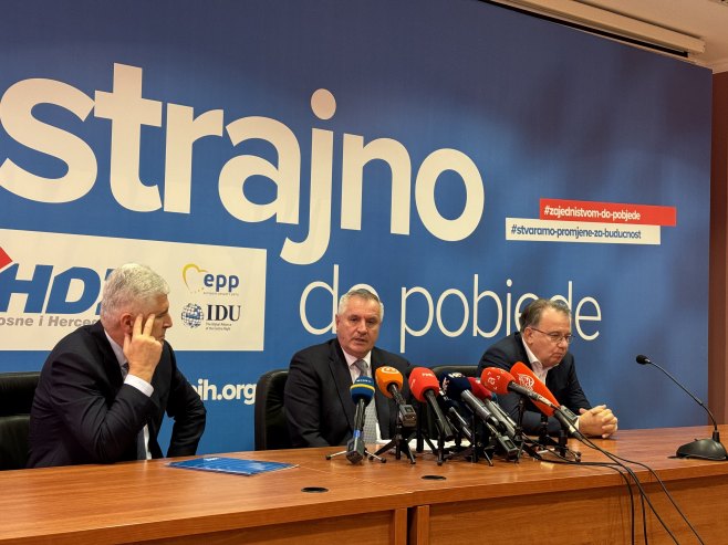 Конференција за новинаре Конференција за новинаре - Фото: СРНА