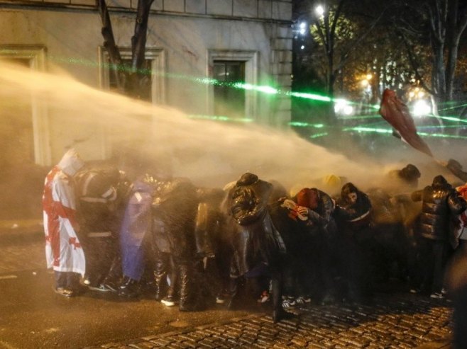 Протести у Грузији (Фото: EPA/DAVID MDZINARISHVILI) - 