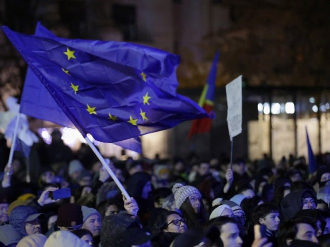 Избори у Румунији (Фото: EPA-EFE/ROBERT GHEMENT, илустрација) Избори у Румунији (Фото: EPA-EFE/ROBERT GHEMENT, илустрација) -