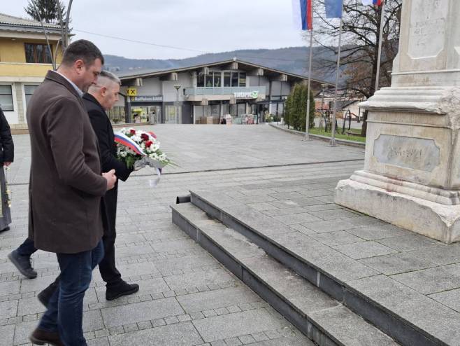 Годишњица подизања споменика Краљу Петру Годишњица подизања споменика Краљу Петру - Фото: РТРС