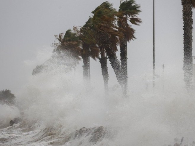 Циклон (Фото:  EPA-EFE/QUIQUE GARCIA, илустрација) - 