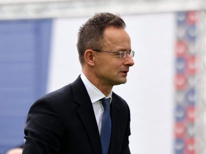 Петер Сзијарто (фото: EPA-EFE/Domenic Aquilina) - 