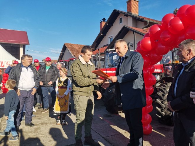 Бијељина - Пољопривредна механизација - Фото: РТРС