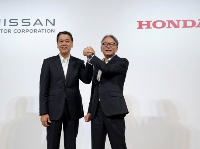 Нисан и Хонда (Фото: EPA/KIMIMASA MAYAMA) - 