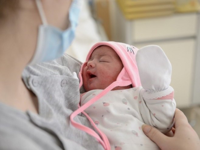 Беба (Фото:  EPA-EFE/Peter Komka HUNGARY OUT/илустрација) - 