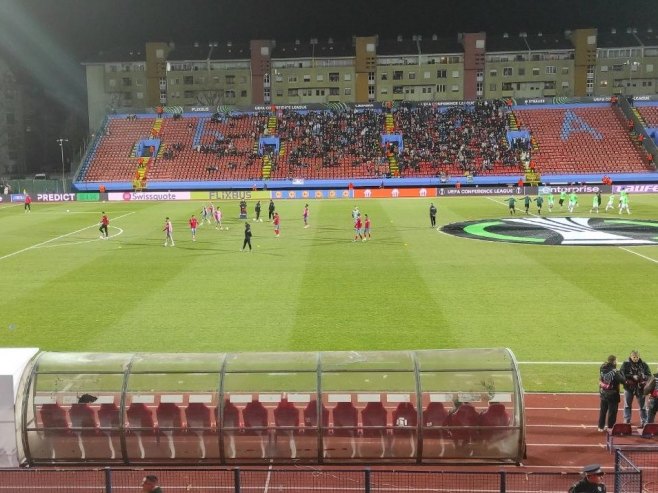 Загријавање фудбалера Борца и Омоније (Фото: РТРС)