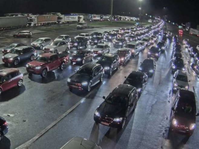 На Бајакову колона возила дуга око четири километра