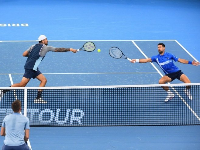 Ђоковић и Кирјос у дублу, Бризбејн (Фото:  EPA-EFE/JONO SEARLE) - 