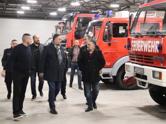 Градоначелник Игор Жунић обишао дежурне службе - Фото: РТРС