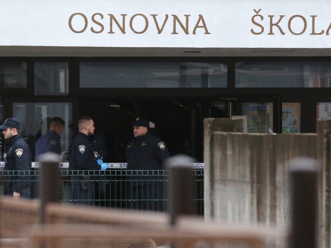Полиција испред Основне школе Пречко у Загребу након трагедије (Фото: EPA-EFE/STRINGER) - 