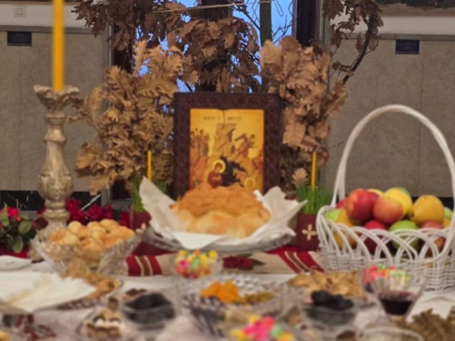 Вучић унио бадњак у Предсједништво Србије (Фото: instagram.com/buducnostsrbijeav) Вучић унио бадњак у Предсједништво Србије (Фото: instagram.com/buducnostsrbijeav) -