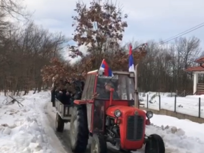Бадњак у Осјечанима код Добоја Бадњак у Осјечанима код Добоја - Фото: РТРС
