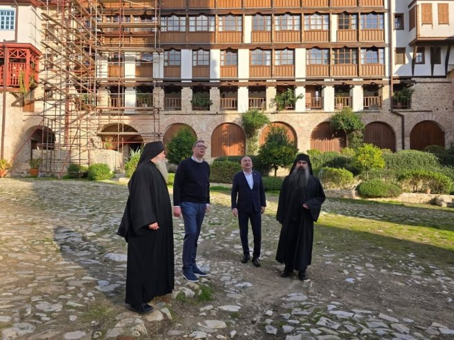 Александар Вучић на Хиландару (фото: instagram.com/buducnostsrbijeav) Александар Вучић на Хиландару (фото: instagram.com/buducnostsrbijeav) -