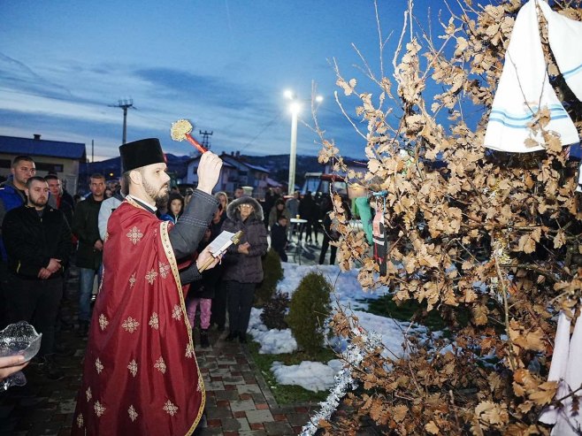 Поткозарје - освештање бадњака Поткозарје - освештање бадњака - Фото: РТРС