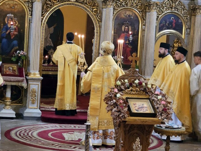 Света архијерејска литургија, Храм Светог великомученика Георгија у Будимпешти Света архијерејска литургија, Храм Светог великомученика Георгија у Будимпешти - Фото: СРНА