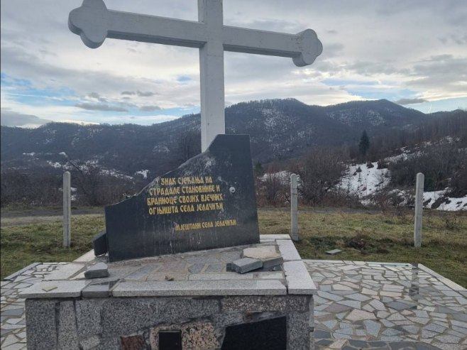 Oskrnavlljen spomenik (Foto: RTRS)