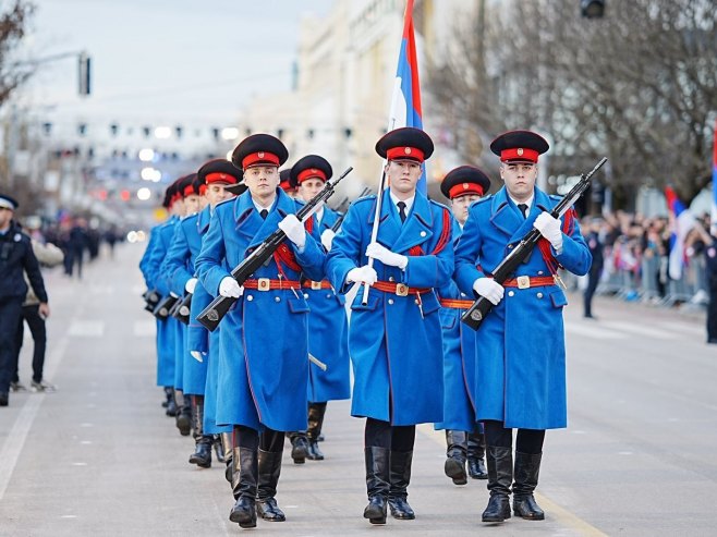 Свечани дефиле у Бањалуци на Дан Републике под слоганом "Живјеће огњиште" (ВИДЕО)