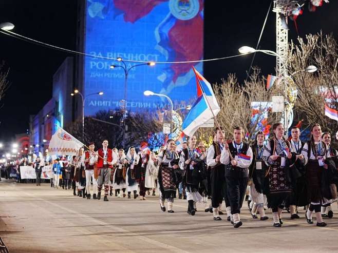 Свечани дефиле - 