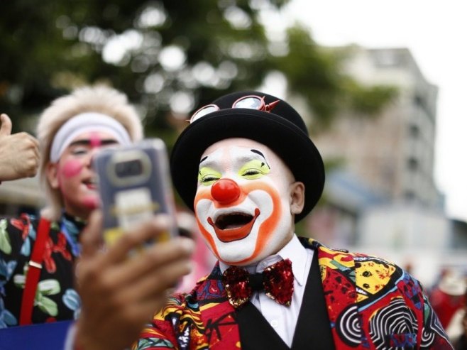 Смијех, илустрација (Фото: EPA-EFE/Rodrigo Sura) - 