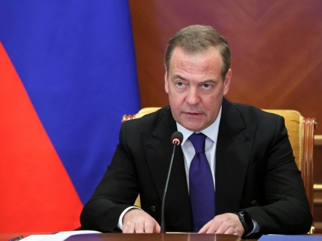 Дмитриј Медведев (Фото: EPA/EKATERINA SHTUKINA/ SPUTNIK / GOVERNMENT PRESS SERVICE / POOL) - 