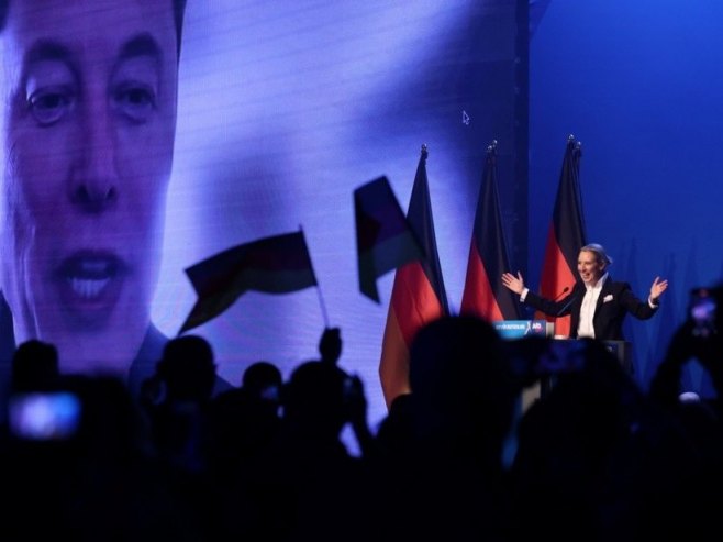 Маск се обратио на предизборном митингу АфД-а (Фото: EPA-EFE/HANNIBAL HANSCHKE) Маск се обратио на предизборном митингу АфД-а (Фото: EPA-EFE/HANNIBAL HANSCHKE) -