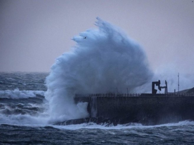 Невријеме, архивска фотографија илустративног карактера (фото: EPA-EFE/Javier Etxezarreta) - 